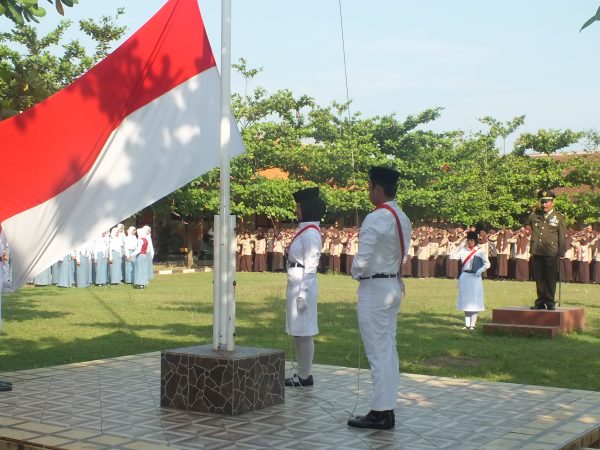 upacara bendera merah putih