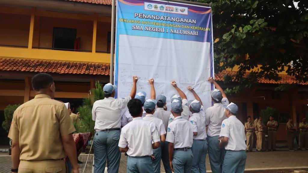 DEKLARASI SEKOLAH ANTI PERUNDUNGAN DAN KEKERASAN SMA NEGERI 1 NALUMSARI